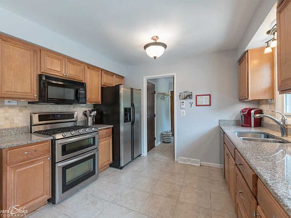 4th image of 980 Norman Dr