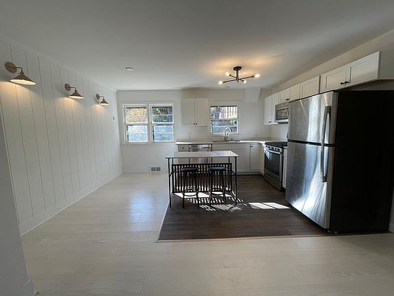4th image of 7630 Pacific St #1