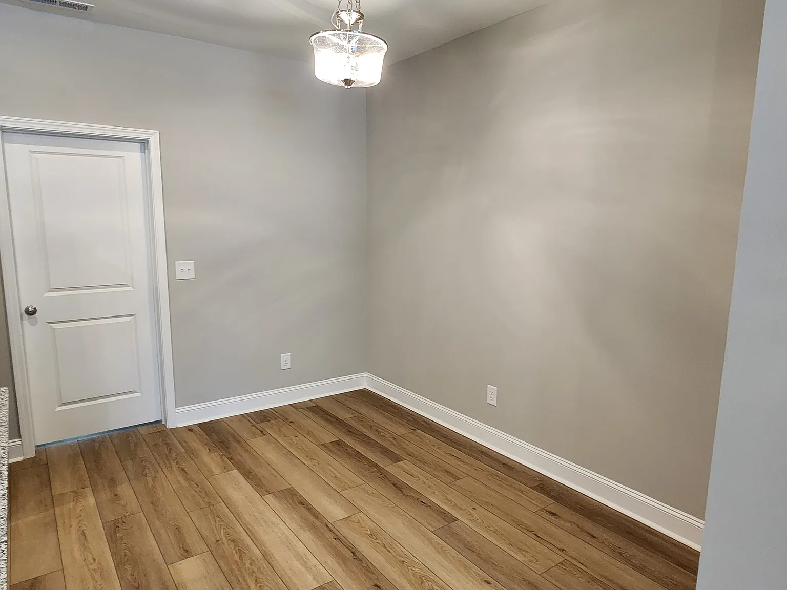 3 bed, 2.5 bath, 1400 sqft, $1,875 — Photo 4