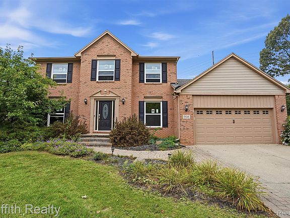 2nd image of 938 Meadowbrook Ct