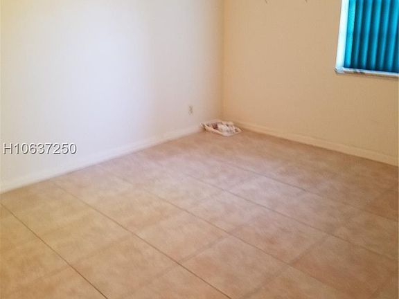 5th image of 3732 N University Dr #B-2