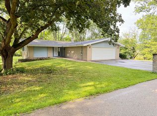 1346 Long St, Dixon, IL 61021