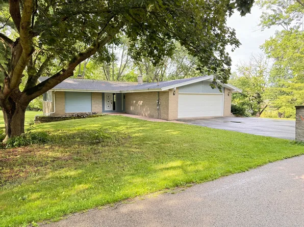 1346 Long St, Dixon, IL 61021