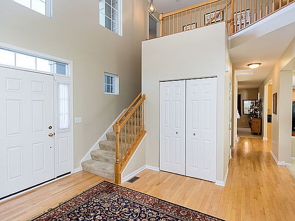 5th image of 528 Barclay Dr