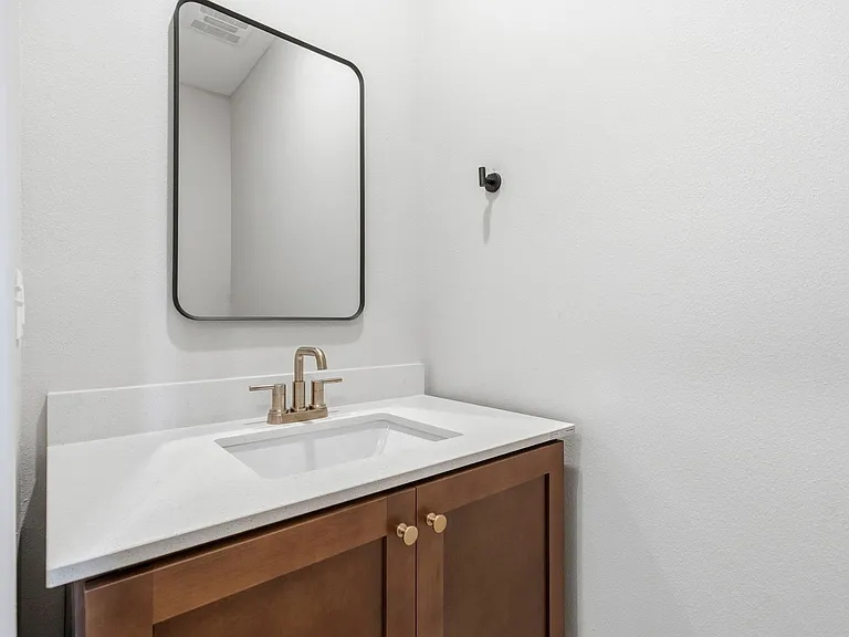 2191 W Parkview Ave — Photo 30