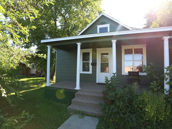 1104 Kelly Ave, Devils Lake, ND 58301