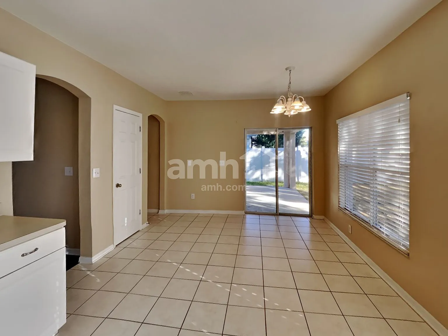 4 bed, 2.5 bath, 2110 sqft, $2,645 — Photo 4