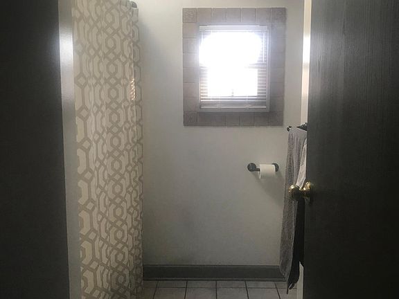 Full bath upstairs