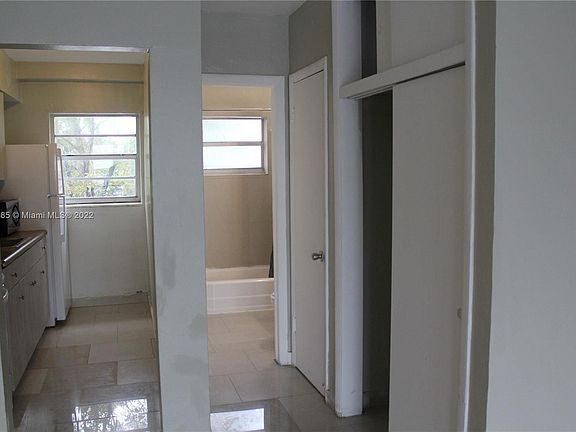 4th image of 1685 Jefferson Ave APT 14