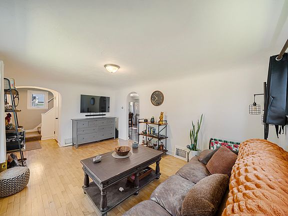 3rd image of 614 Kaukauna St