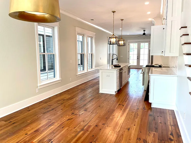 549 E Gwinnett St — Photo 1