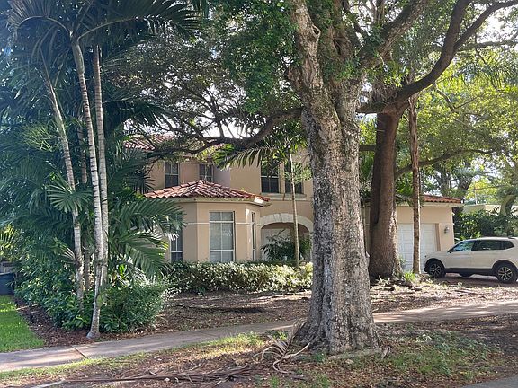 3rd image of 1432 Venetia Ave