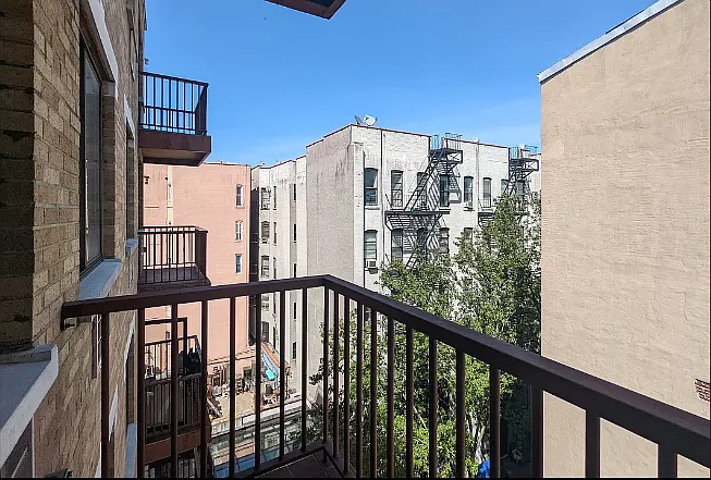 41 Avenue B — Photo 4