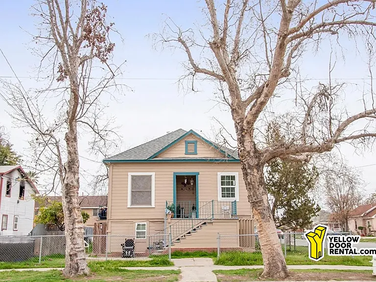 301 E Myrtle St — Photo 3