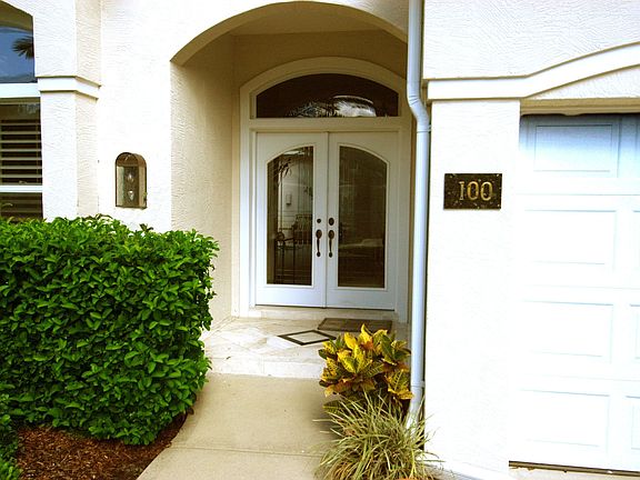 Exterior Entry to Interior Courtyard