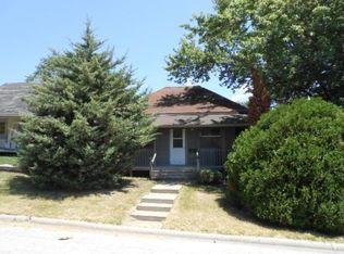 332 S 11th St, Chariton, IA 50049