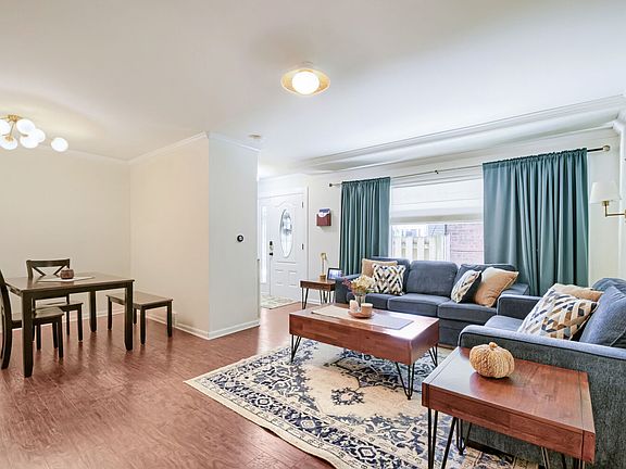 4th image of 1410 W Sherwin Ave #B