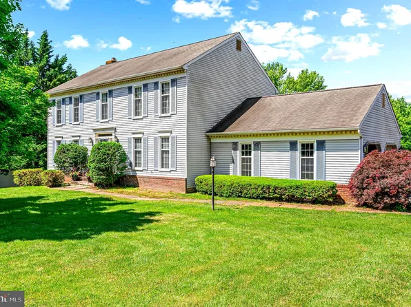 2740 Copper Creek Rd, Herndon, VA 20171