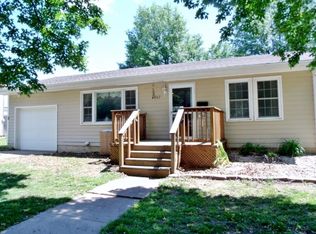 807 Delaware St, Hiawatha, KS 66434
