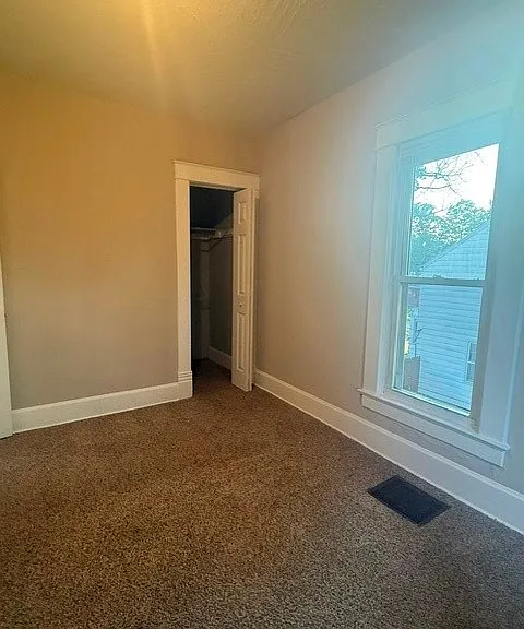 409 W Walnut St — Photo 6