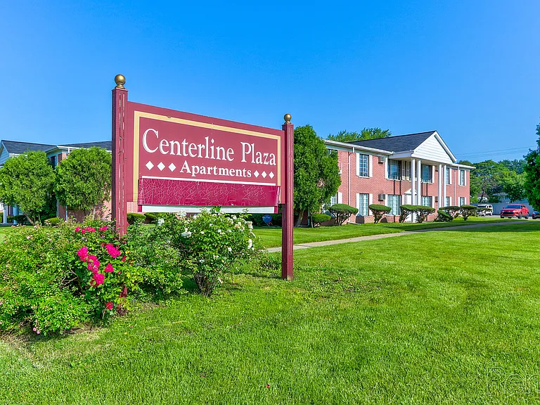 Centerline Plaza — Photo 27