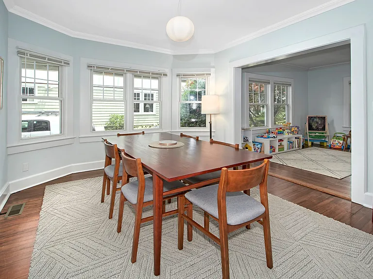 18 Elmwood Ave — Photo 10