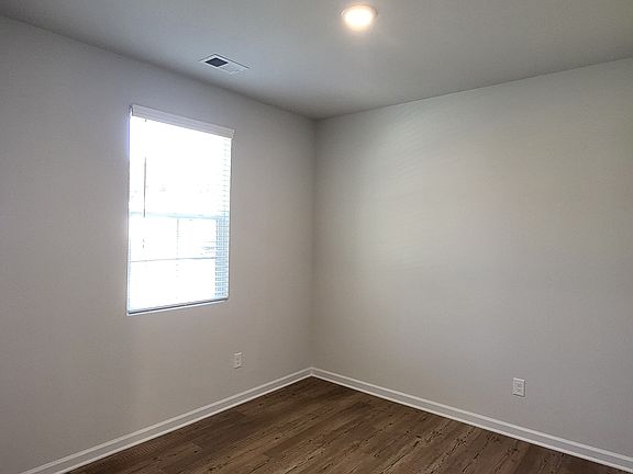 4th image of 799 Summerwood Ln