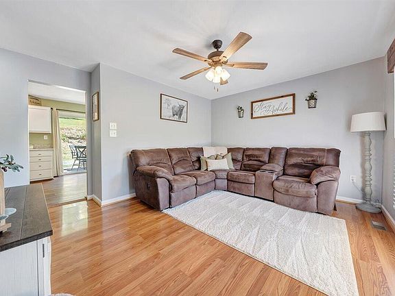 2nd image of 3626 Belle Ave NE