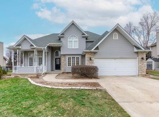 313 Ash Grove Ln, Oswego, IL 60543