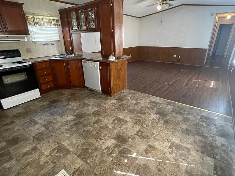 880 Cedar Lake Rd #61 — Photo 5