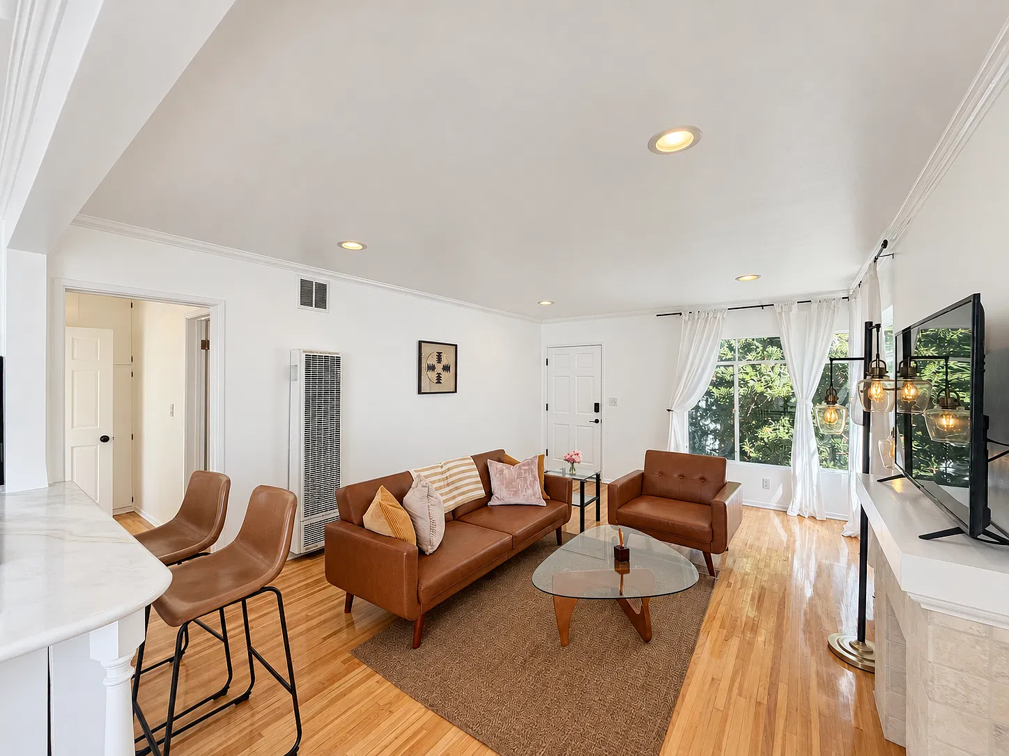 1 bed, 700 sqft, $4,000 — Photo 3