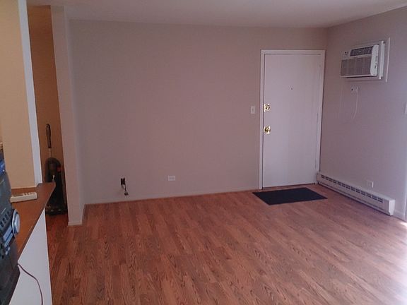 4th image of 4062 Bonhill Dr APT 1B