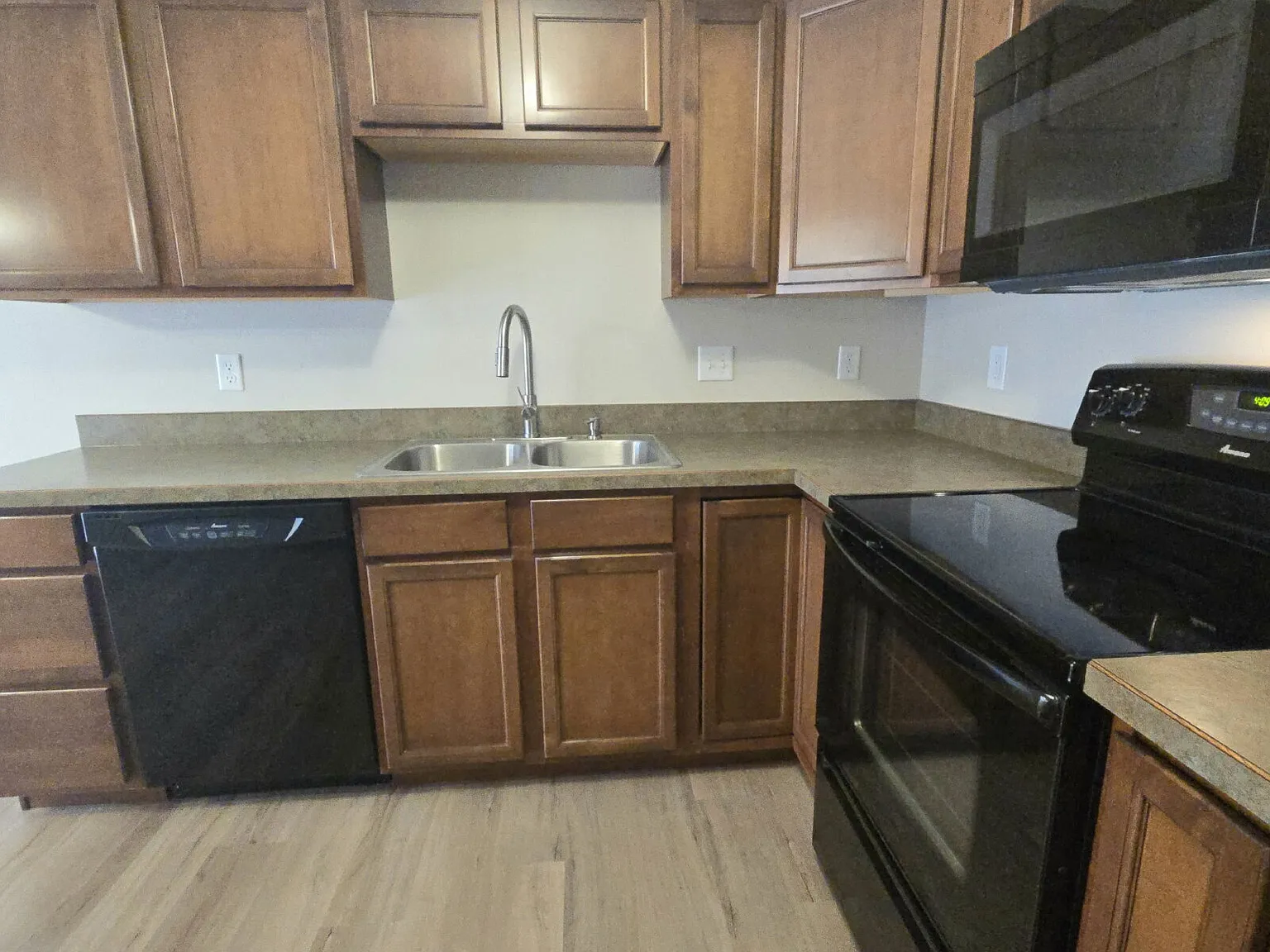 2 bed, 2.0 bath, 1297 sqft, $2,200 — Photo 3