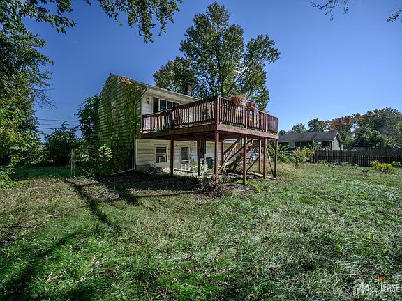 5th image of 25 Applegate Ln