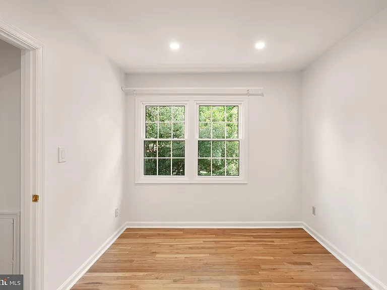 8330 Wickham Rd — Photo 34