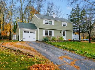 4 Blackwatch Ln, Ledyard, CT 06339