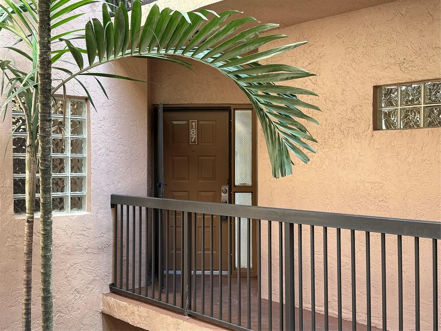 3 bed, 2.0 bath, 1120 sqft, $2,550 — Photo 3