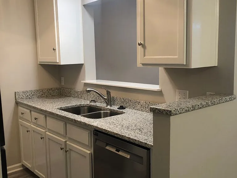 121 Palm Dr — Photo 3