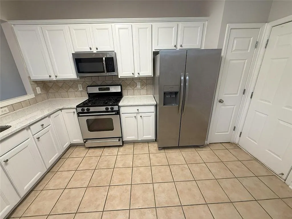 3 bed, 2.5 bath, 1750 sqft, $2,450 — Photo 3
