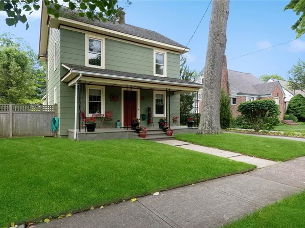 71 Wyandanch Avenue, Babylon, NY 11702