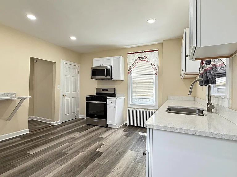 2030 Liberty St — Photo 11