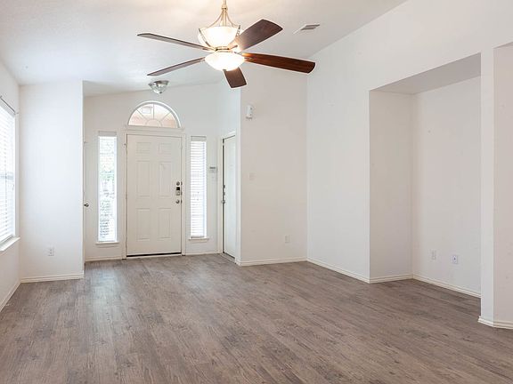 4th image of 906 Aiken Dr