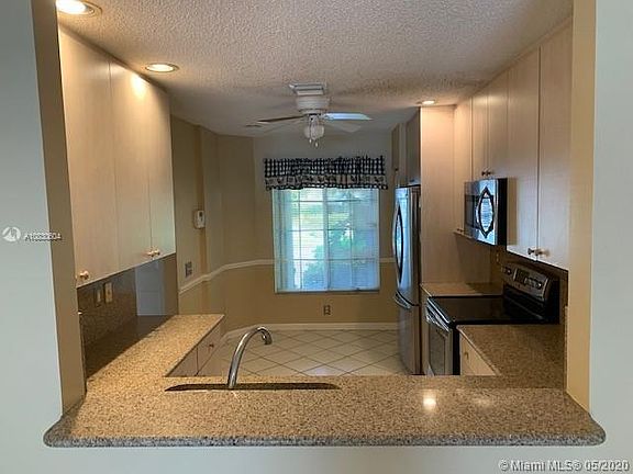 4th image of 7422 NW 61st Ter