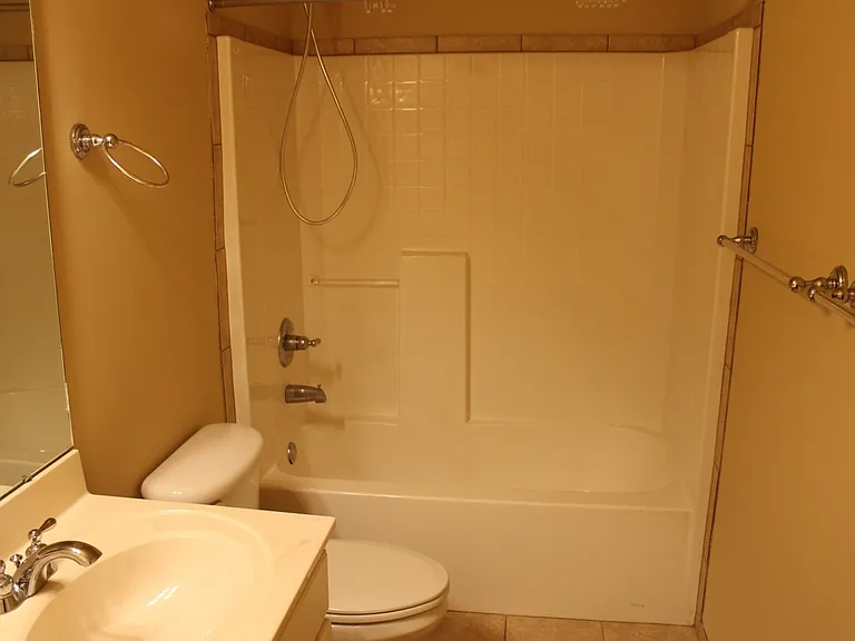 9821 Helmsley Cir — Photo 35