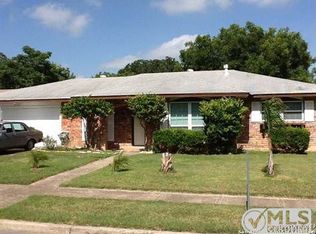 6835 Sunlight Dr, Leon Valley, TX 78238
