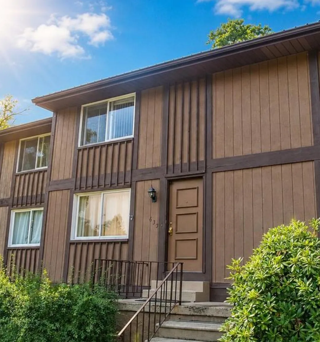 2 bed, 1.5 bath, 1200 sqft, $1,100 — Photo 1