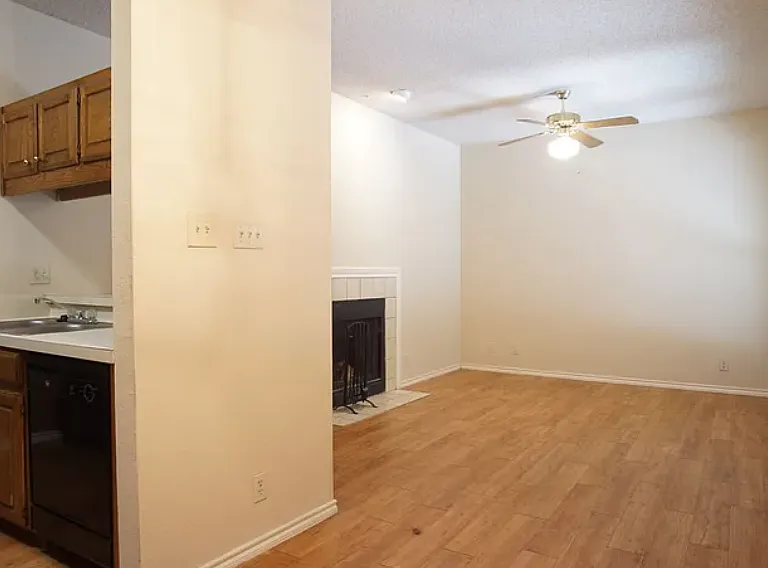 915 W 26th St #331 — Photo 2