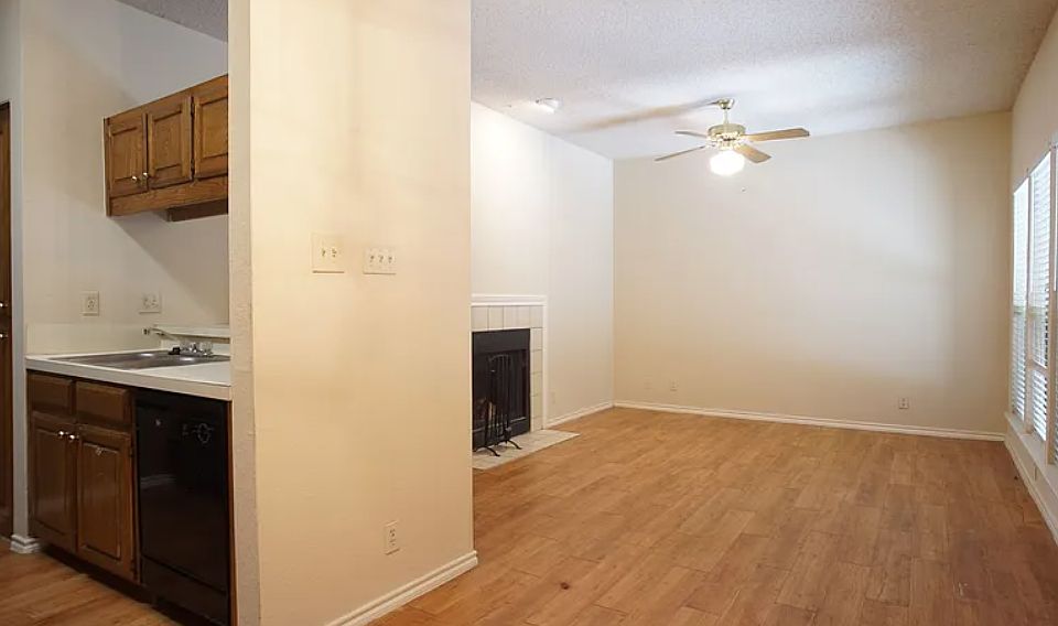 2nd image of 915 W 26th St #331