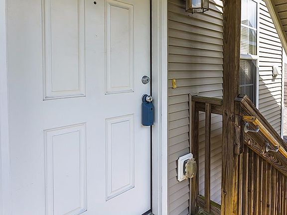 2nd image of 858 Malabu Dr APT 5202