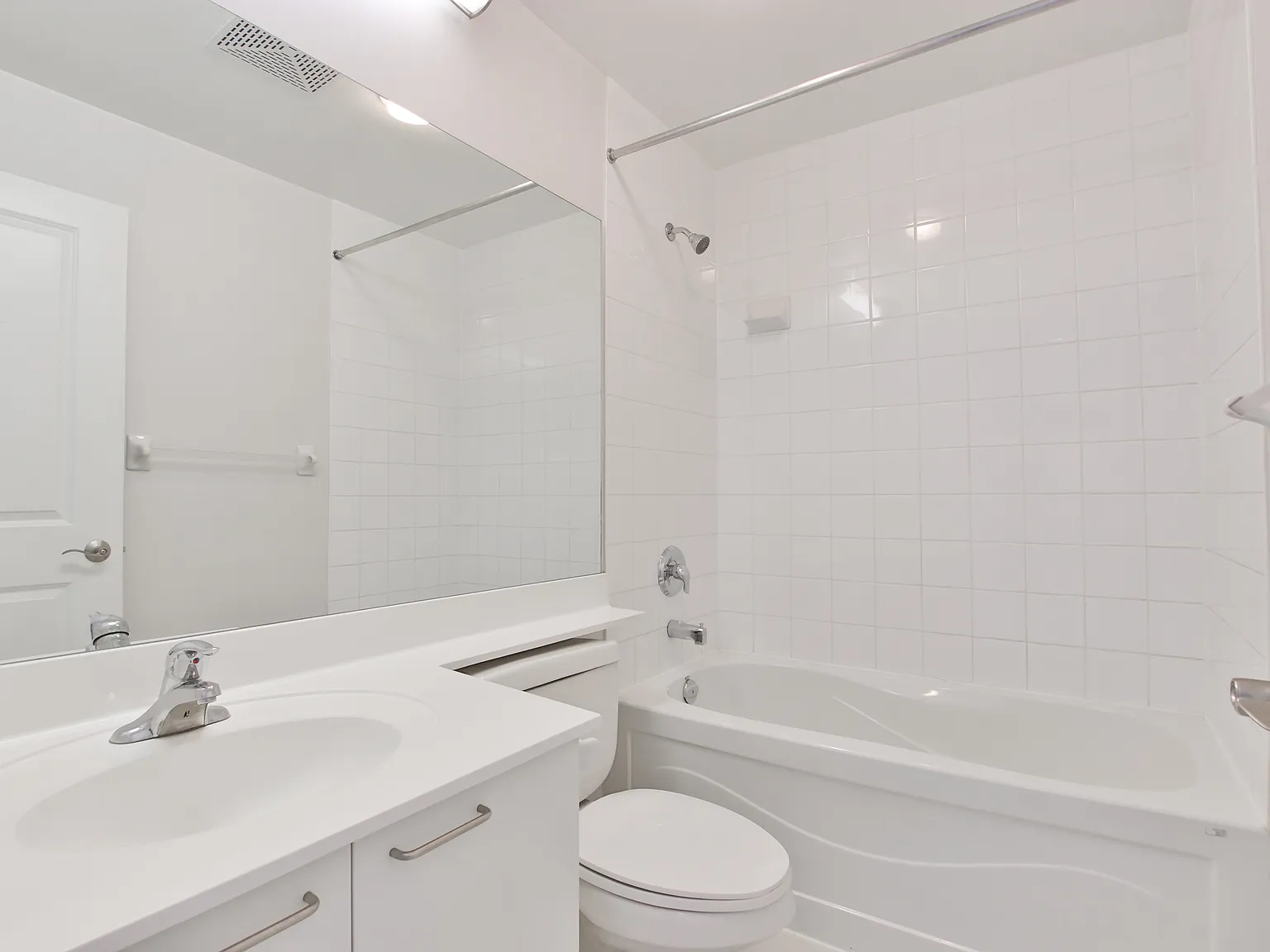 220 Redpath Avenue Toronto — Photo 1